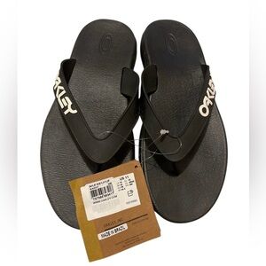 NWT Men’s Oakley Flip Flops